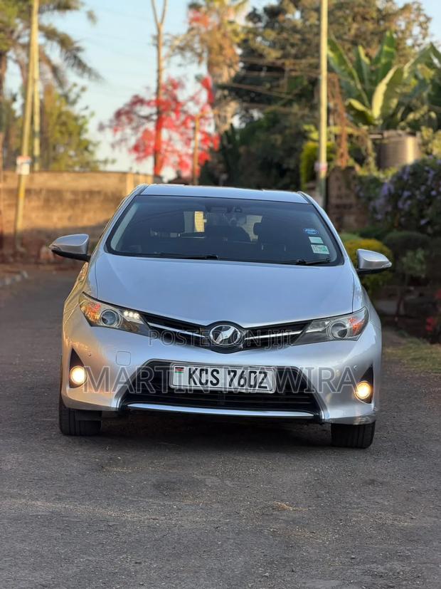Toyota Auris 2012 Silver