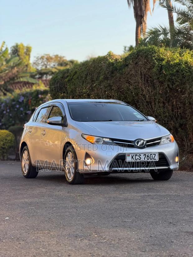 Toyota Auris 2012 Silver
