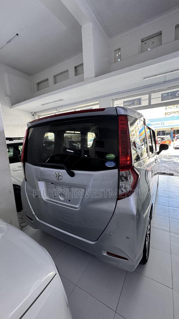 Toyota Roomy 1.0 FWD 2021 Silver