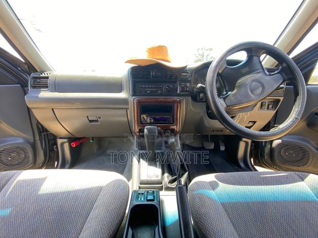 Isuzu Trooper 2000 Gray