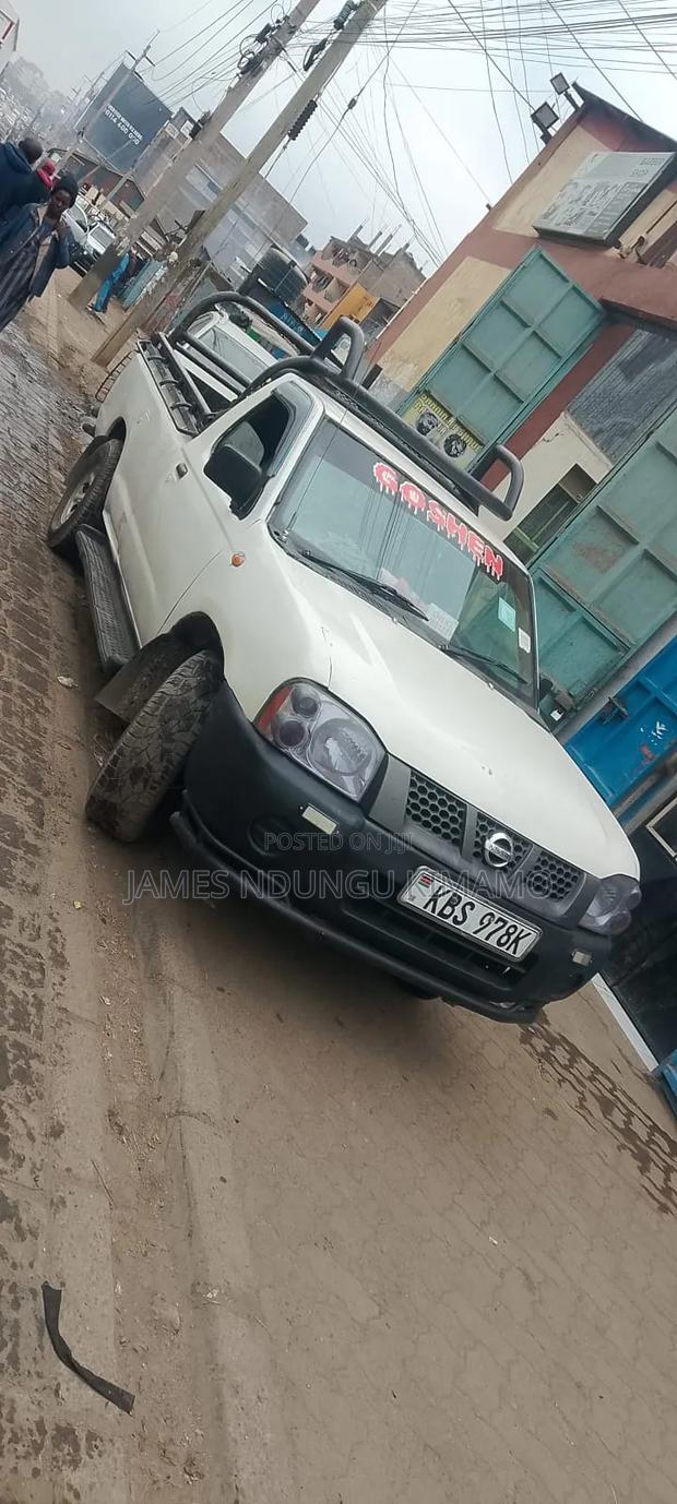 Nissan NP300 2012 White