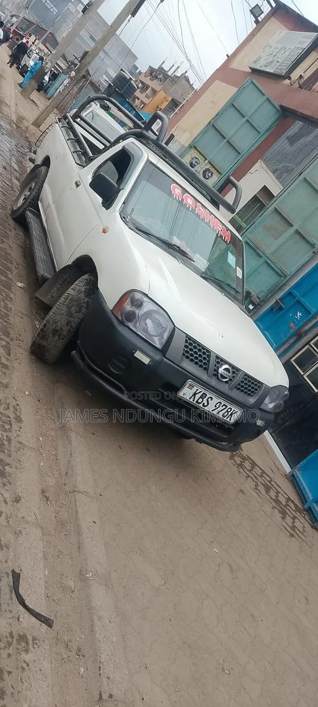 Nissan NP300 2012 White