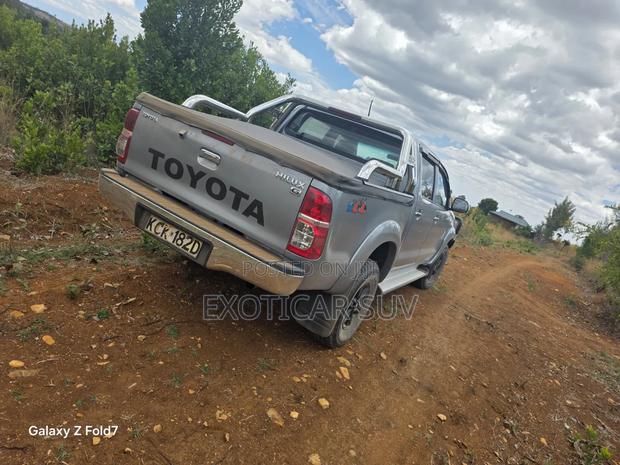 Toyota Hilux 3.0 D-4D 4x4 2015 Silver