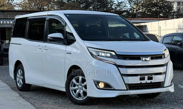 Toyota Noah 1.8 FWD Hybrid (7 seater) 2019 White