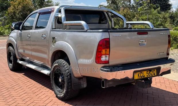 Toyota Hilux 2.5 D-4D 4X4 SRX 2012