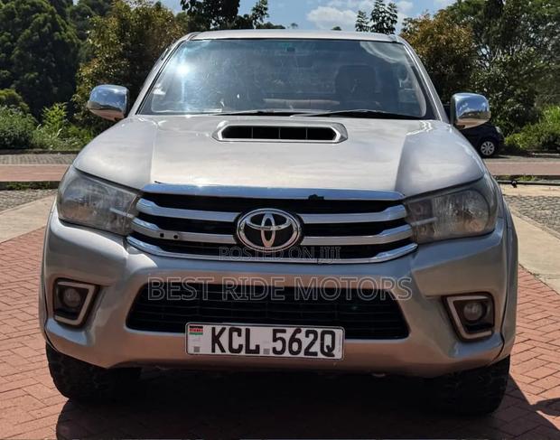 Toyota Hilux 2.5 D-4D 4X4 SRX 2012