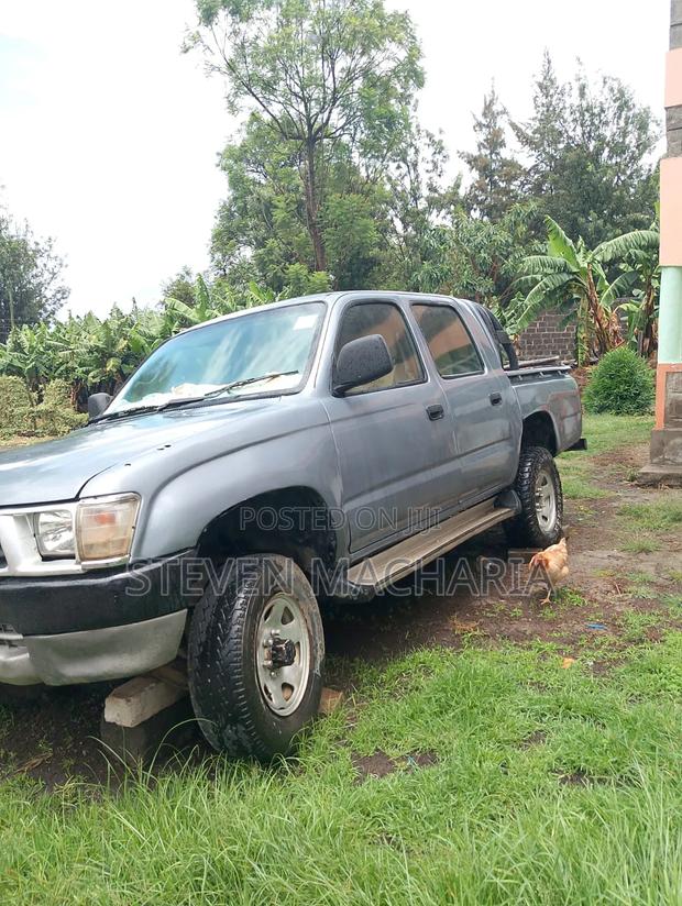 Toyota Hilux 2.5 Cab 2005 Gray