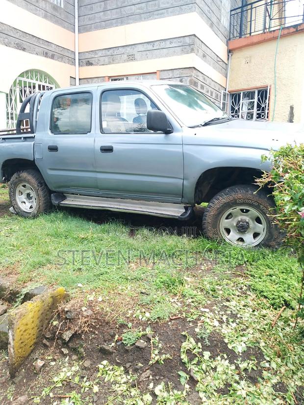 Toyota Hilux 2.5 Cab 2005 Gray