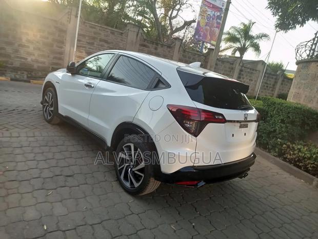 Honda Vezel 1.5 2WD 172 hp 2019 Off white
