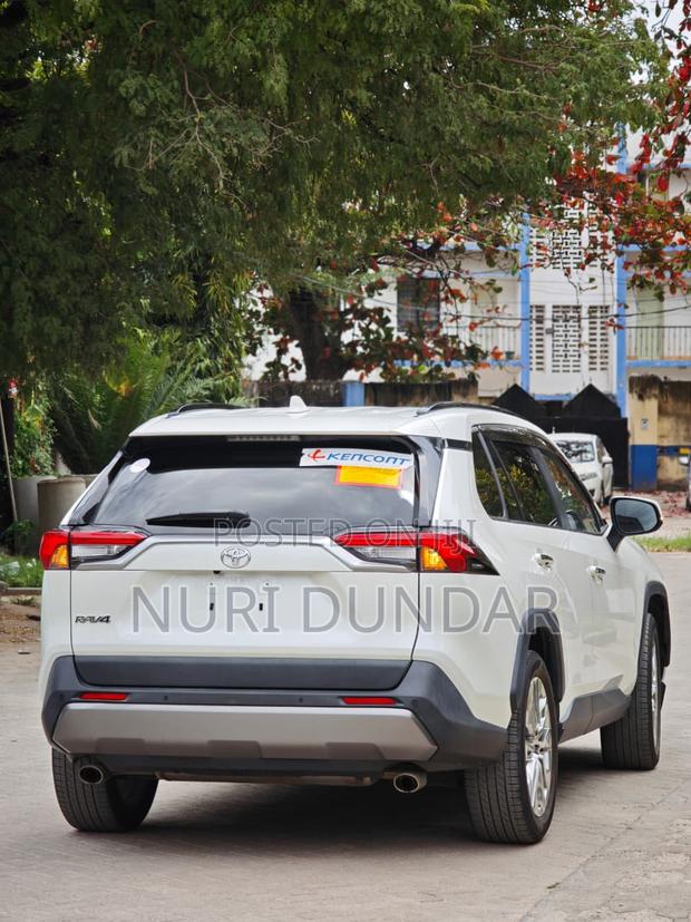 Toyota RAV4 2019 White