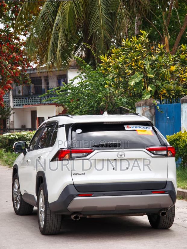 Toyota RAV4 2019 White