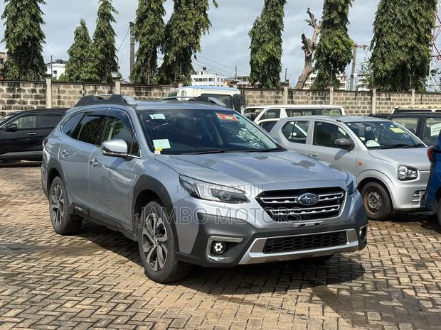 Subaru Outback Premium AWD 2023 Silver
