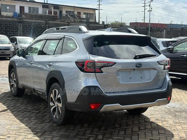 Subaru Outback Premium AWD 2023 Silver
