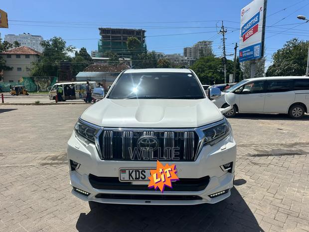 Toyota Land Cruiser Prado 2017 White