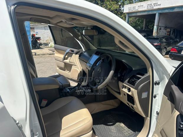 Toyota Land Cruiser Prado 2017 White