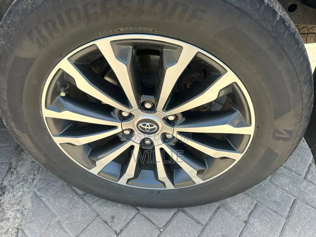 Toyota Land Cruiser Prado 2017 White