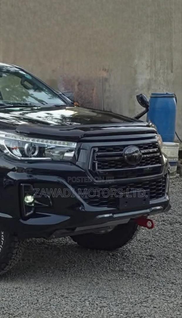 Toyota Hilux 2019 Black
