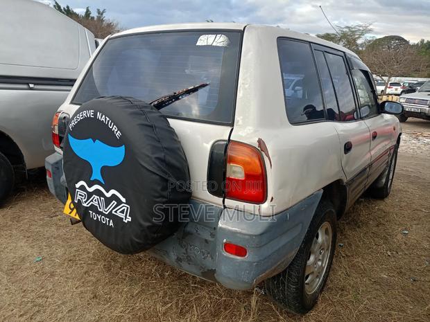 Toyota RAV4 Base 4x4 1999 Silver