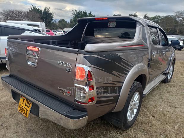 Toyota Hilux 2014 Brown