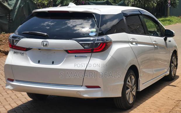 Honda Shuttle 1.5 Hybrid 2WD 2020 White