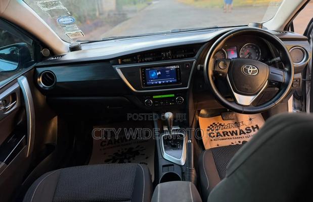 Toyota Auris 2012 Silver
