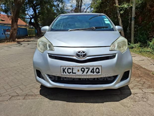 Toyota Ractis 1.3 FWD 2011 Silver