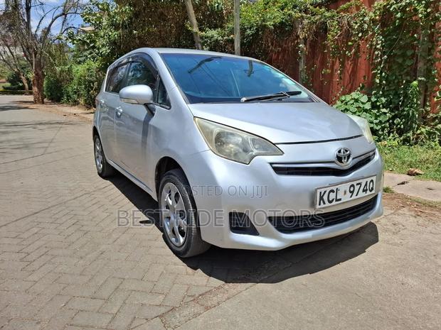Toyota Ractis 1.3 FWD 2011 Silver