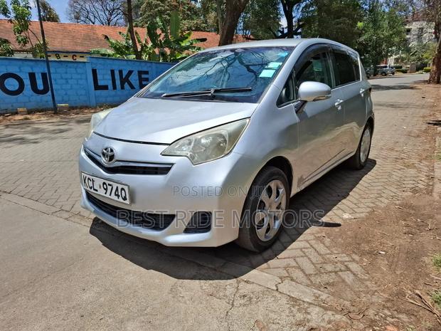 Toyota Ractis 1.3 FWD 2011 Silver