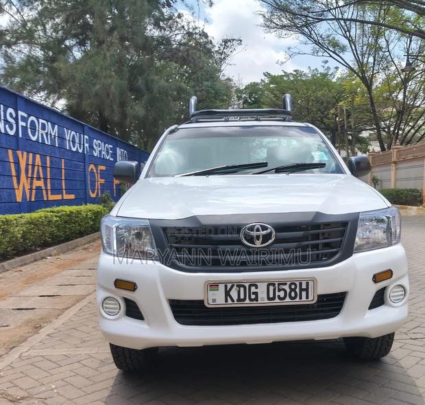 Toyota Hilux 2015 White
