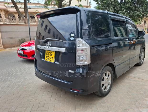 Toyota Voxy 2010 Black