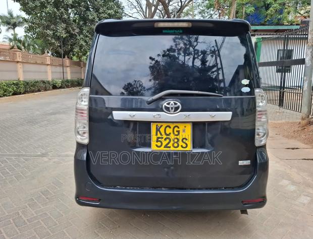 Toyota Voxy 2010 Black