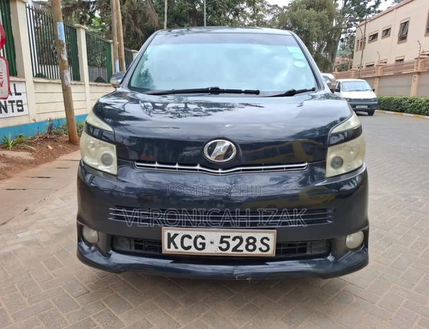 Toyota Voxy 2010 Black