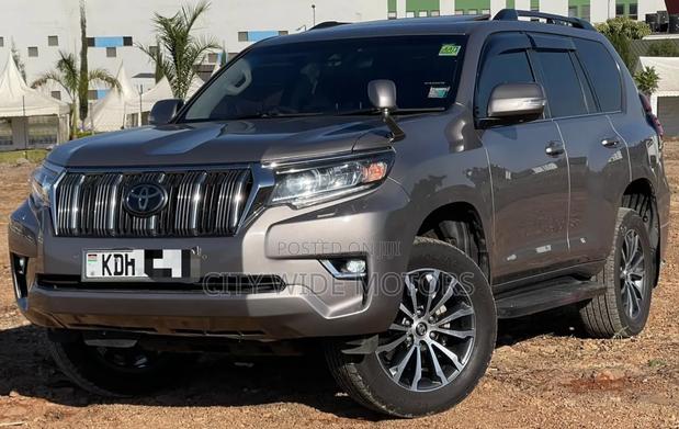 Toyota Land Cruiser Prado 2017 Gray