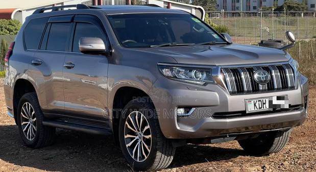 Toyota Land Cruiser Prado 2017 Gray