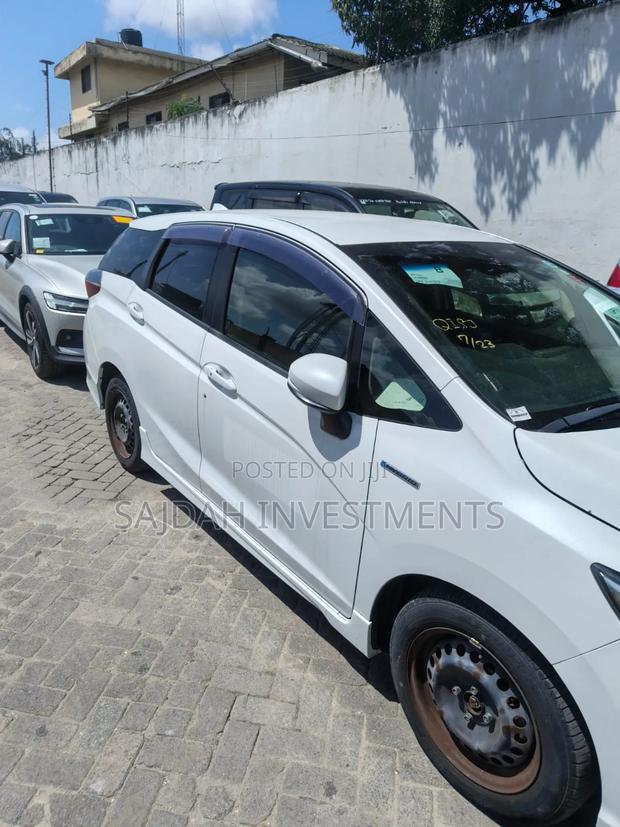 Honda Fit Shuttle 1.5 Hybrid 2WD 2019 White