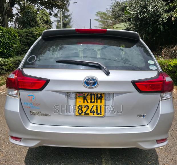 Toyota Corolla Fielder 1.5 Hybrid FWD 2017 Silver