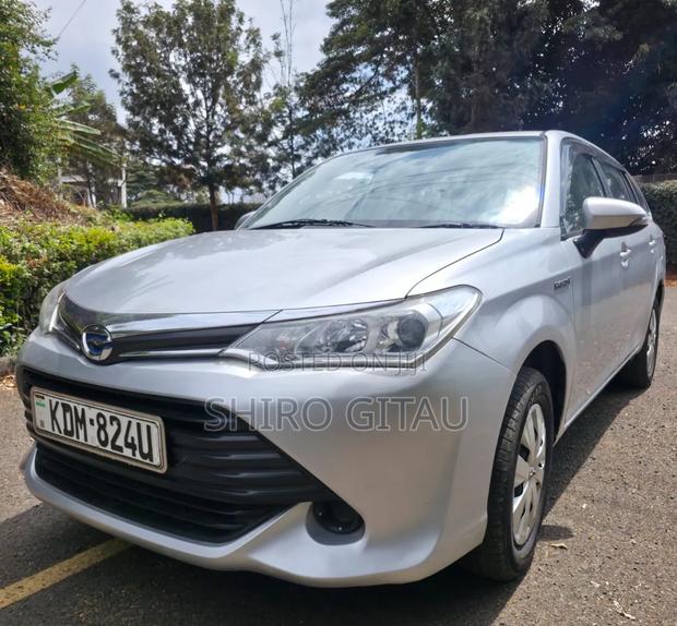 Toyota Corolla Fielder 1.5 Hybrid FWD 2017 Silver