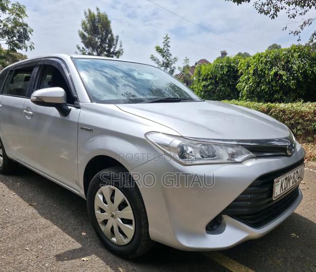 Toyota Corolla Fielder 1.5 Hybrid FWD 2017 Silver