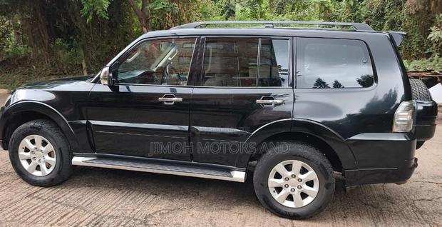 Mitsubishi Pajero 2011 Black