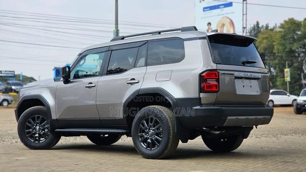Toyota Land Cruiser Prado 2.8 2024 Gold