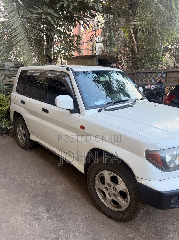 Mitsubishi Pajero IO 2000 Pearl