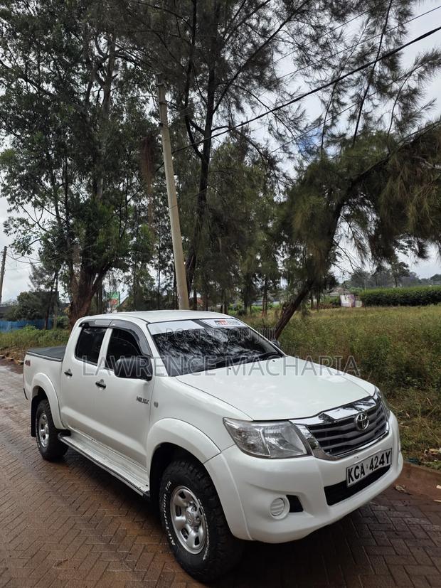 Toyota Hilux 2014 White