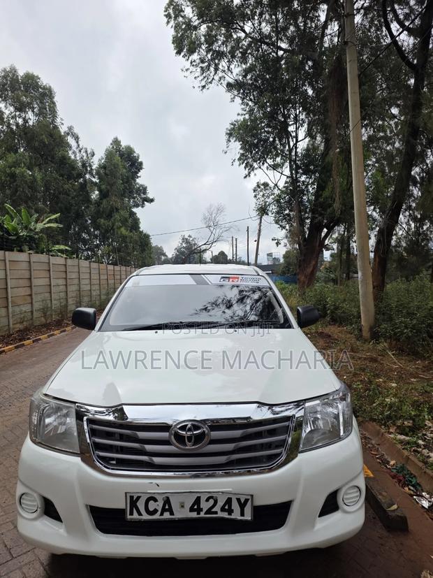 Toyota Hilux 2014 White