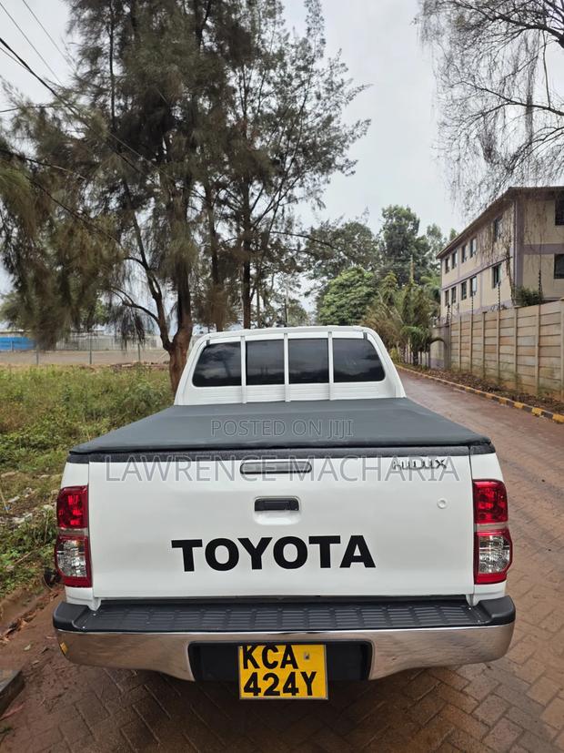 Toyota Hilux 2014 White