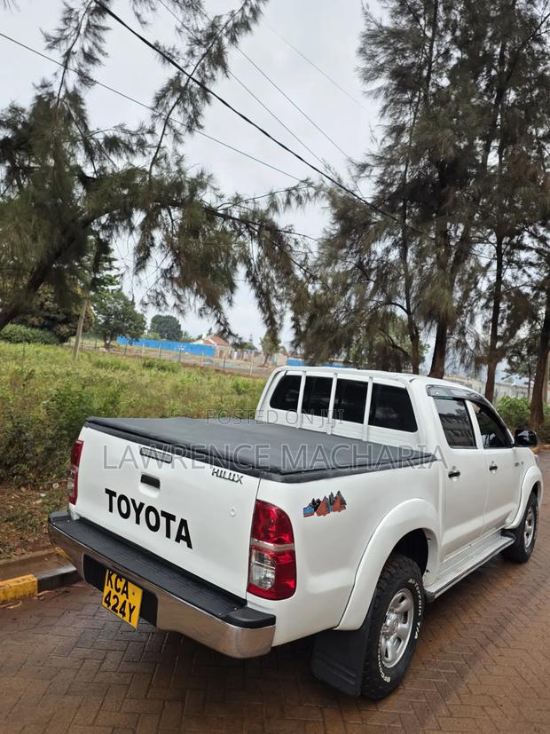 Toyota Hilux 2014 White
