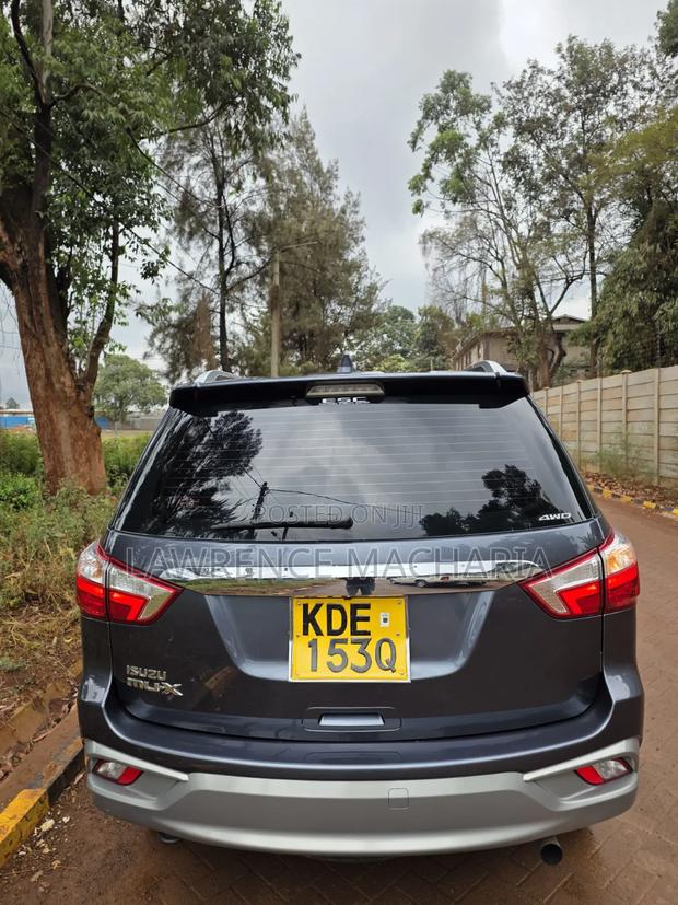 Isuzu MU-X 2021 Gray