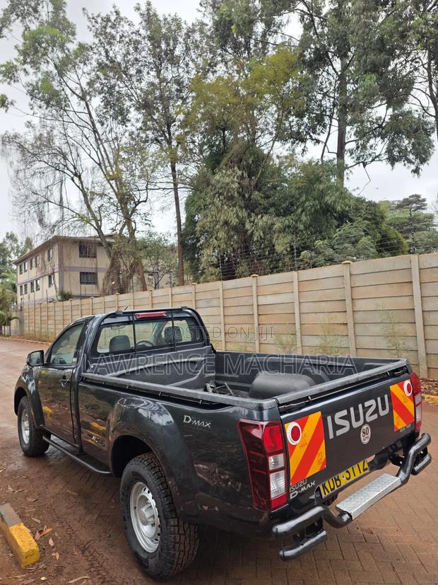Isuzu D-MAX 2021 Gray