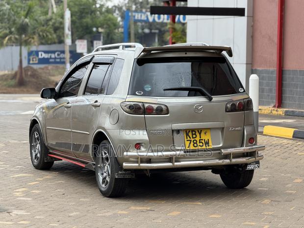 Mazda Demio 2006 Gold