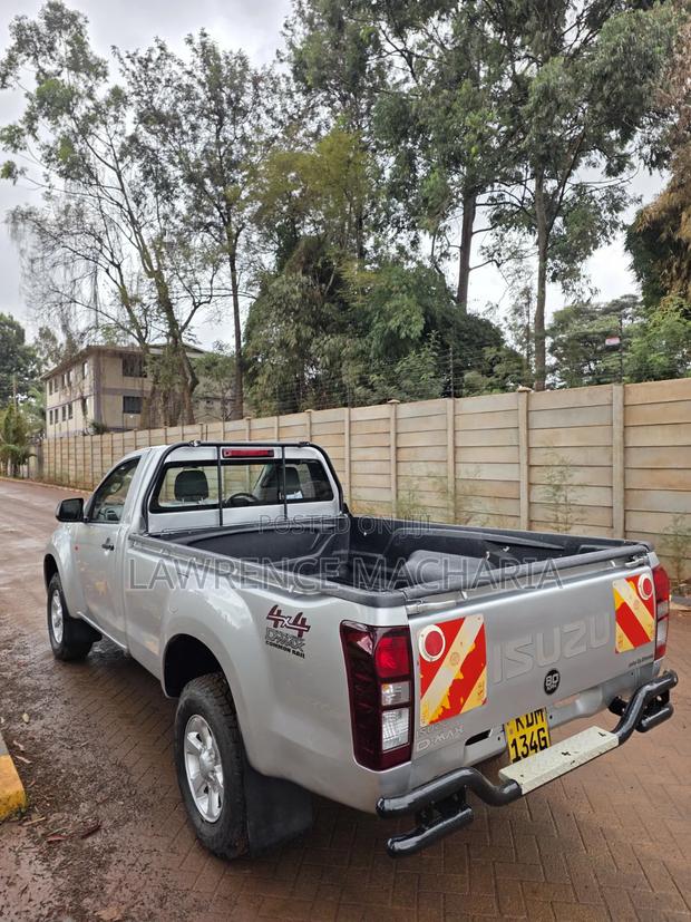 Isuzu D-MAX 2023 Silver