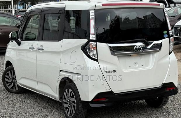 Toyota Tank 1.0 FWD 2019 White